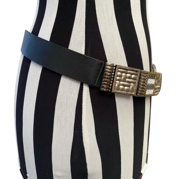 Chico’s Genuine Leather Womens Belt Black Leather Silver Colored Accents 33-40” - Picture 3 of 13